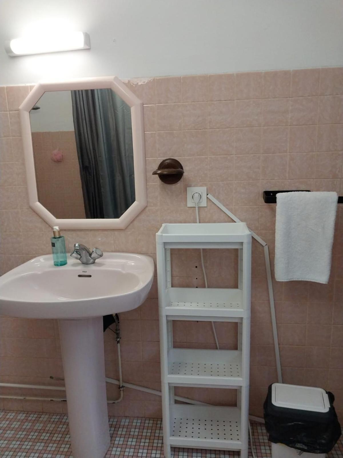 Econmic Room In A Private Apartament Hendaye Exteriör bild